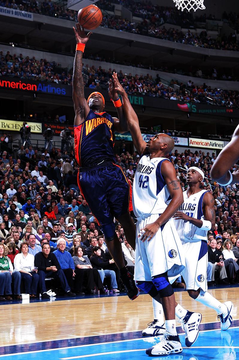 快船主场大胜掘金，莱昂纳德27分