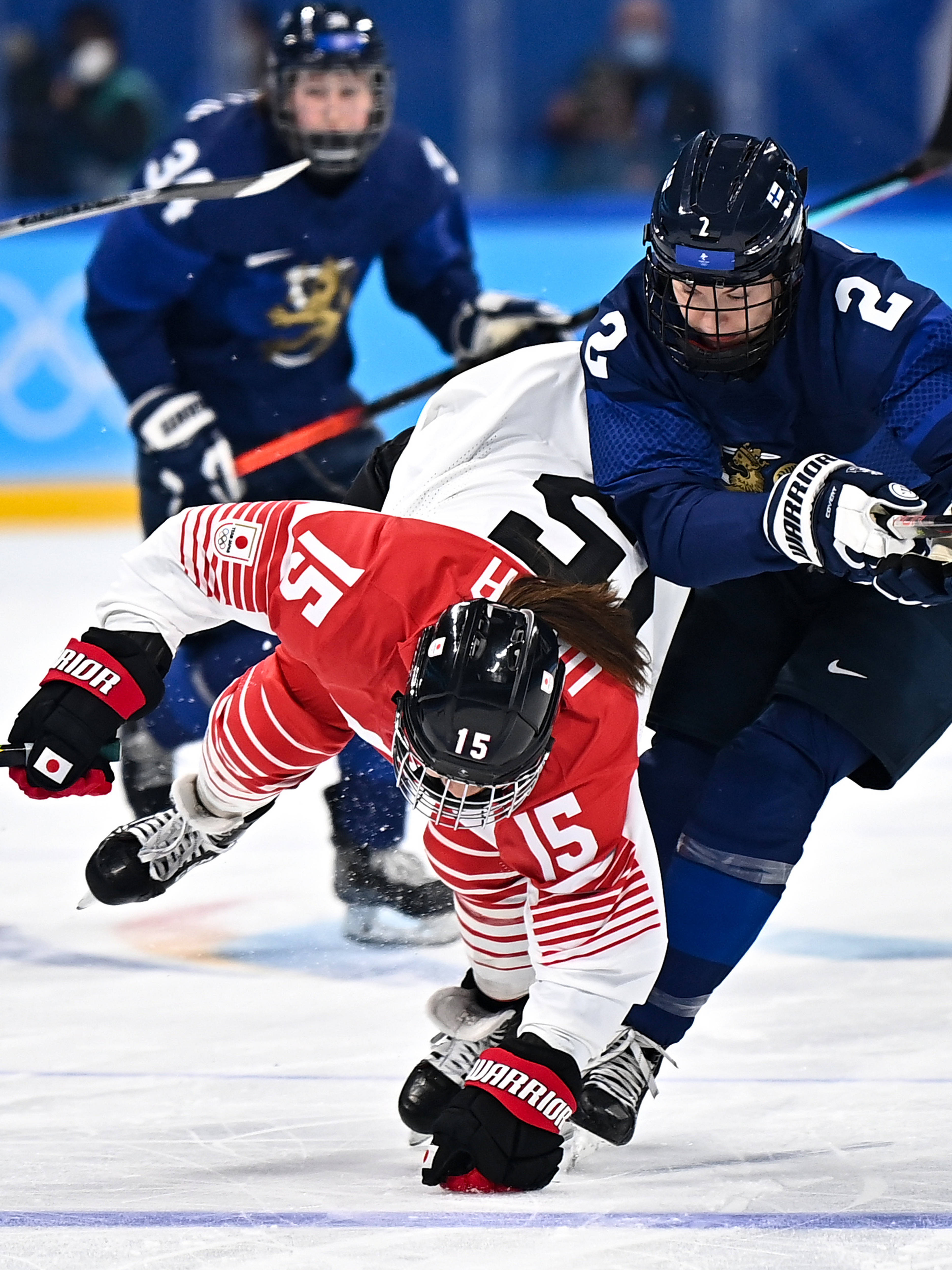 包含冷门频出！冰球战况跌宕起伏的词条