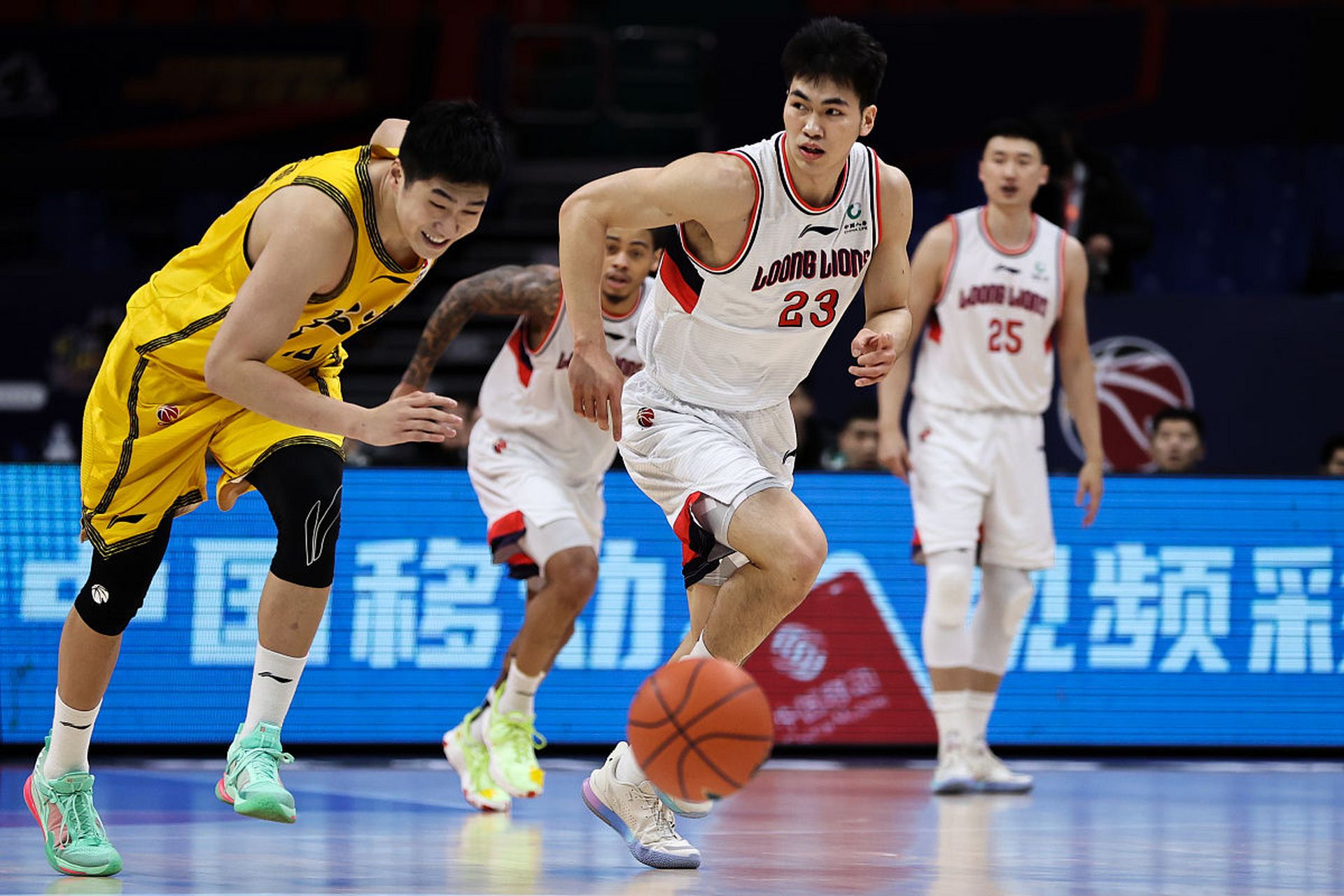 CBA热度飙升,网友热议不断 CBA热度飙升,网友热议不断