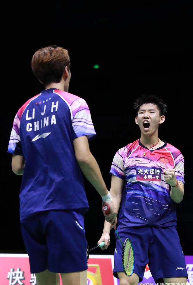 中国队翻盘日本队,石宇奇扛起全队 中国队翻盘日本队,石宇奇扛起全队
