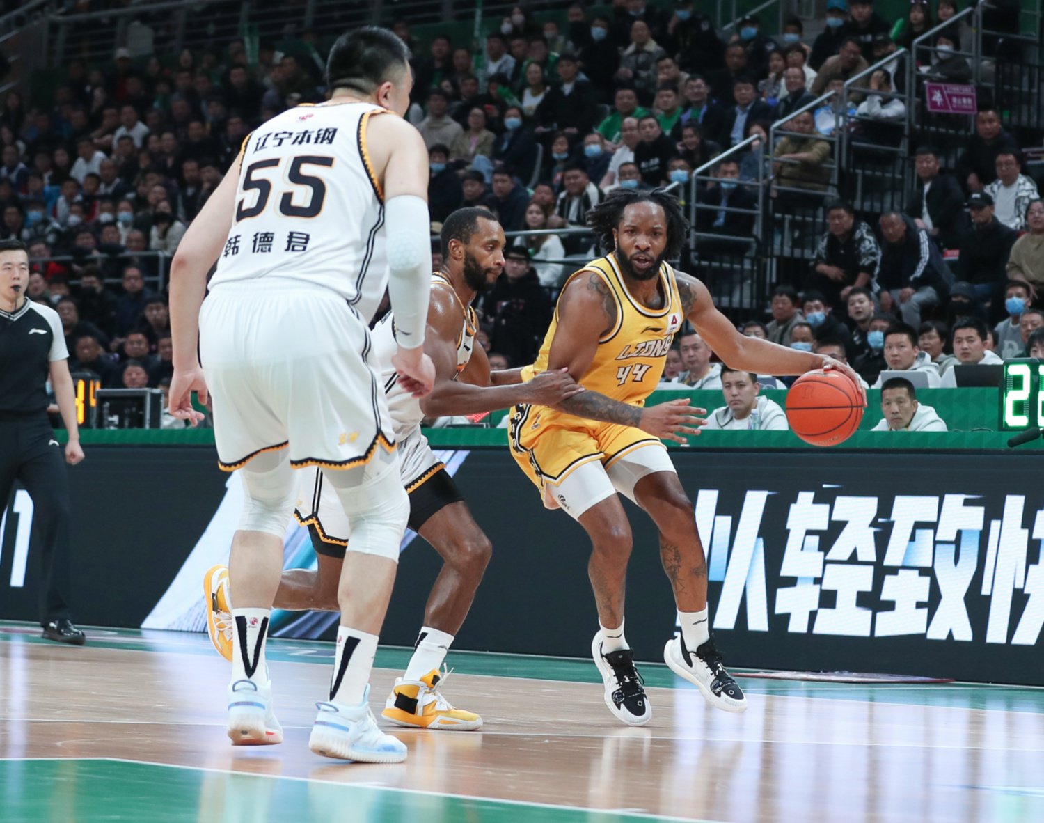 快船绝杀辽宁队，库里统治全场