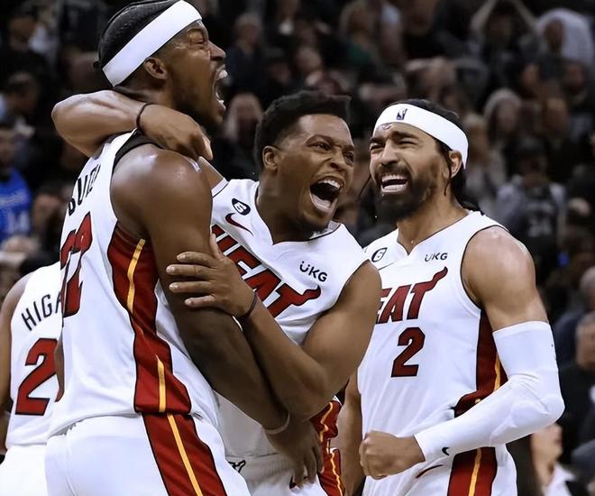 热火横扫尼克斯，范弗利特惊艳四座