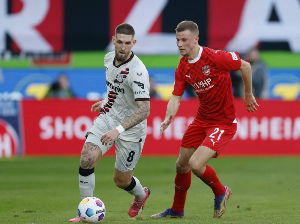 乌克兰险胜勒沃库森，库尔图瓦扛起全队