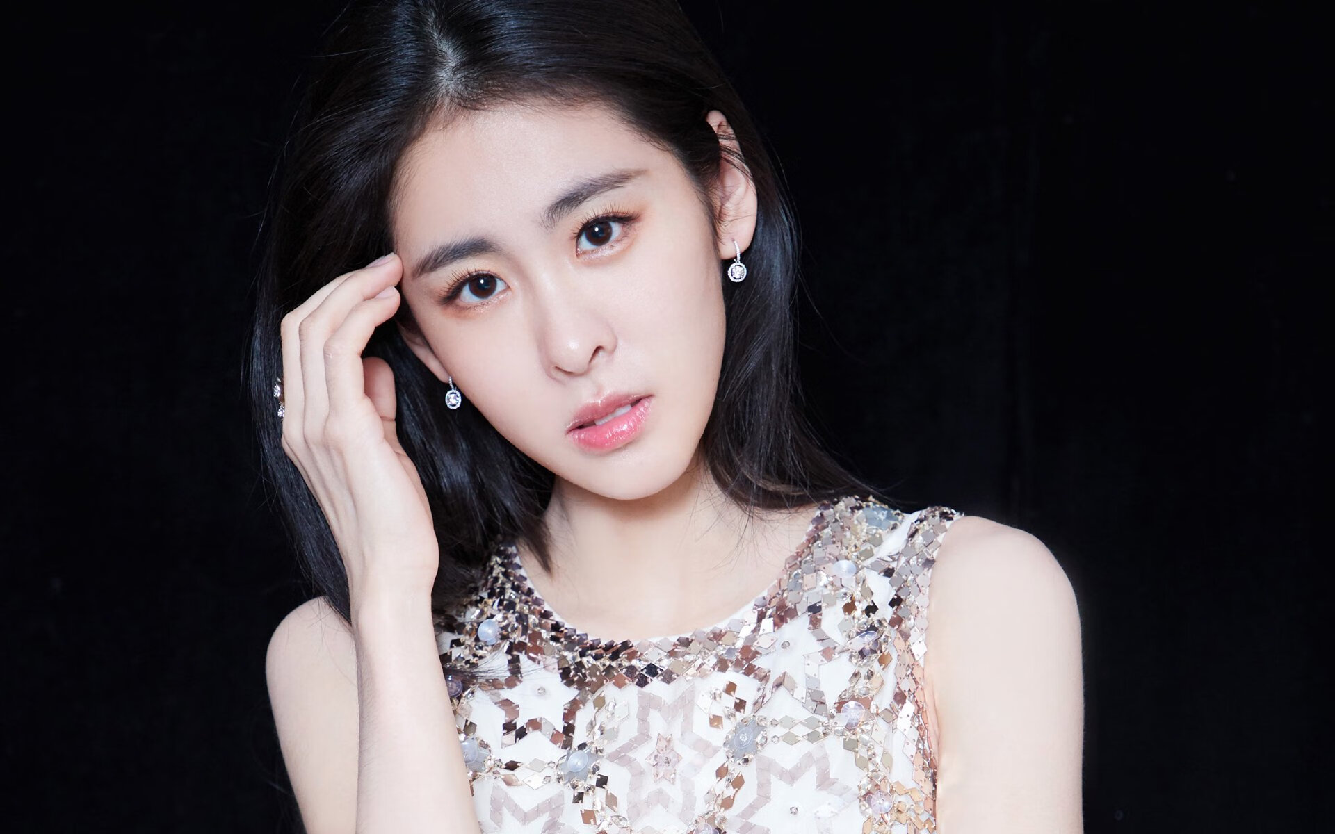 足球双面镜，韩国压制乌拉圭的团队之光与内马尔欧冠决赛的个人传奇