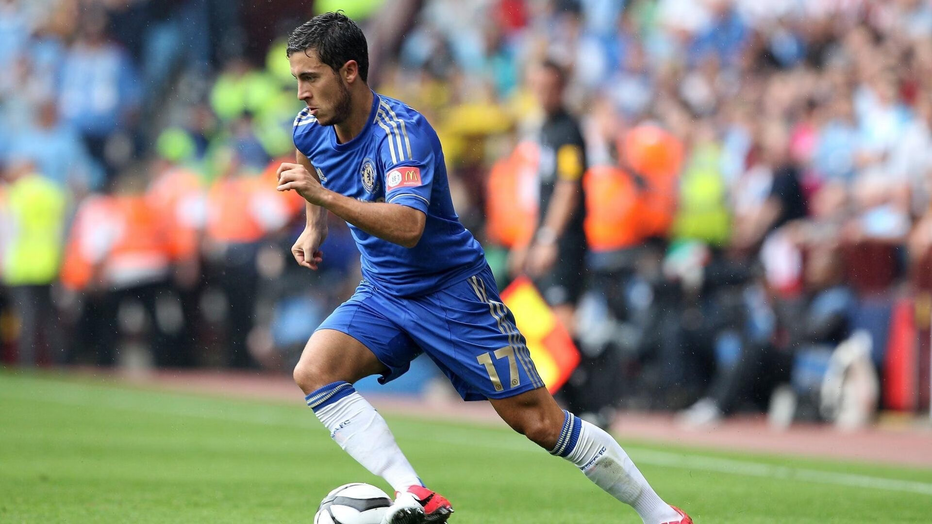 足球双面镜，韩国压制乌拉圭的团队之光与内马尔欧冠决赛的个人传奇