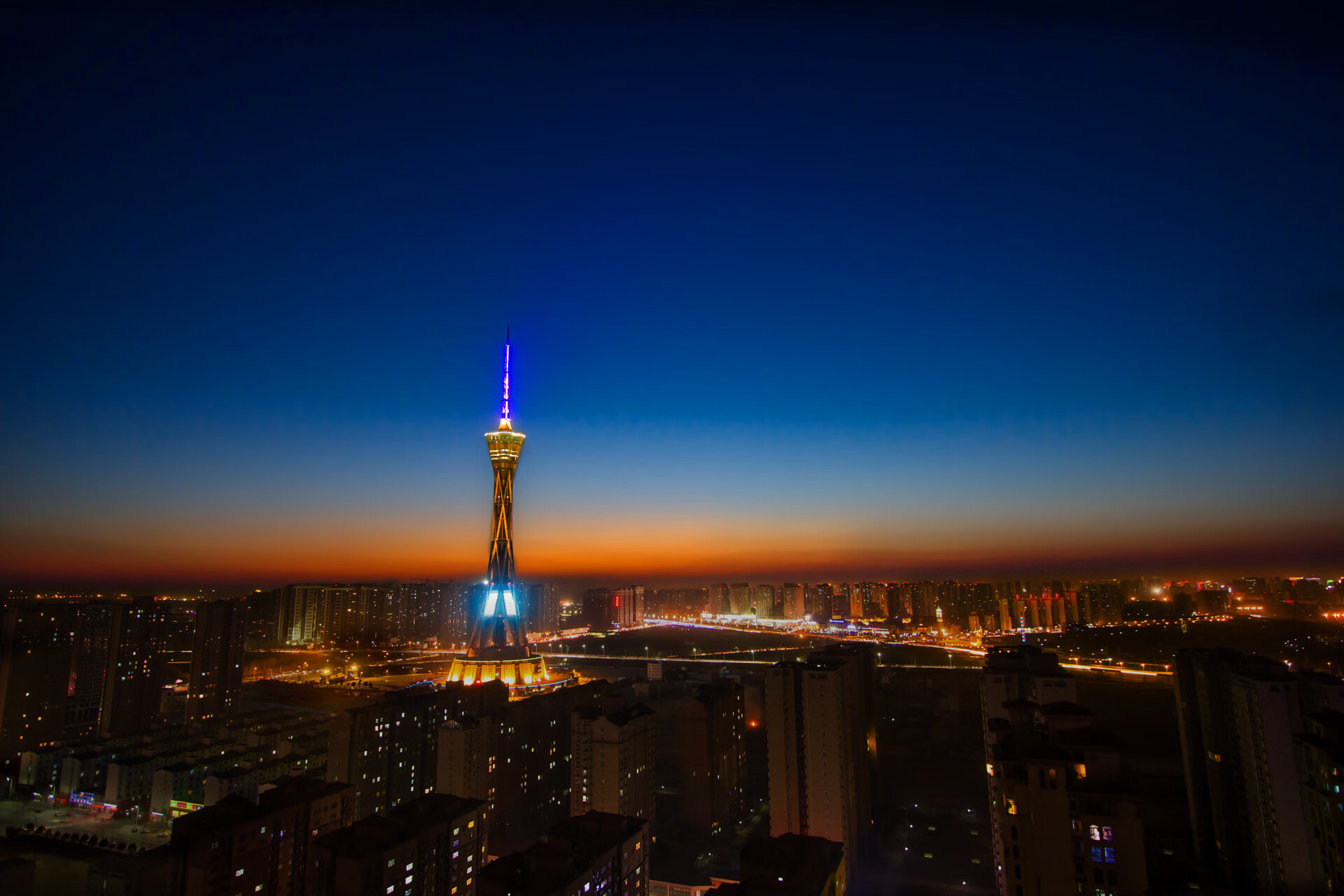 开云体育平台APP-血月高悬，美加墨世界杯之夜，杜兰特于无声处听惊雷