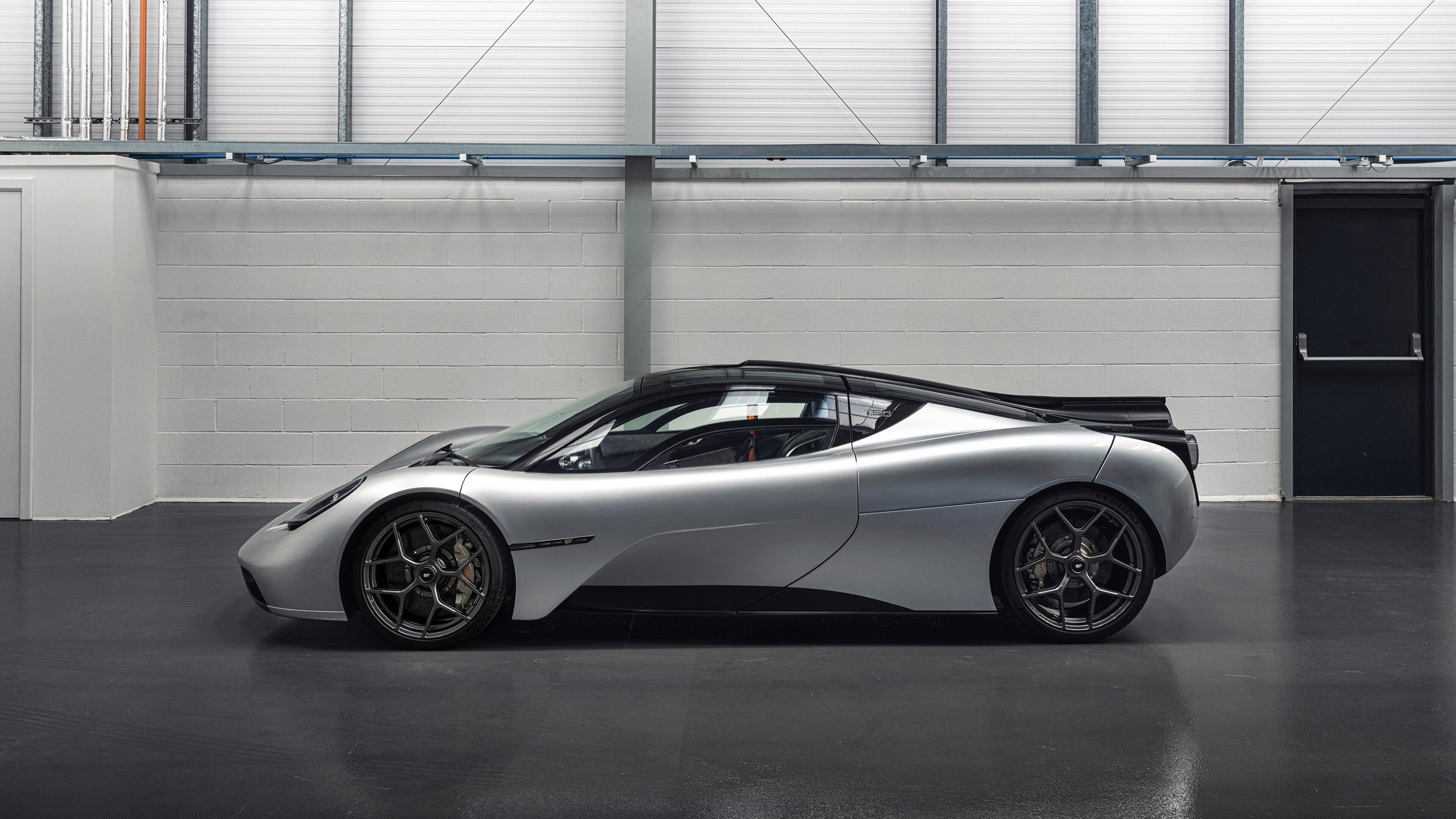 西甲国家德比之夜，英格拉姆的统治性表演主宰比赛走向